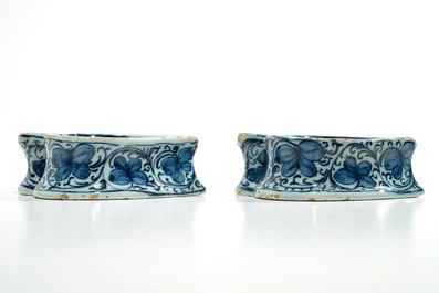 A pair of Dutch Delft blue and white heart-shaped salts, 17/18th C.