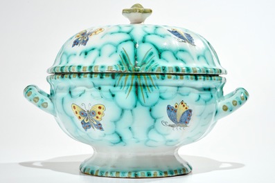 A polychrome Brussels faience tureen on stand with butterflies and caterpillars, 18/19th C.