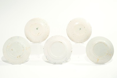 Vijf polychrome Delftse borden, 18e eeuw