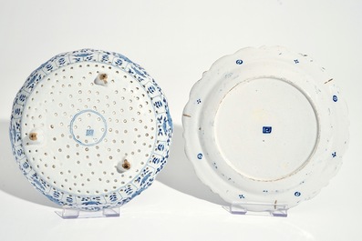 A Dutch Delft blue and white strawberry strainer on stand with pseudo-Chinese mark, 18th C.