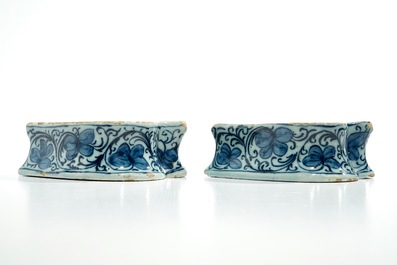 A pair of Dutch Delft blue and white heart-shaped salts, 17/18th C.