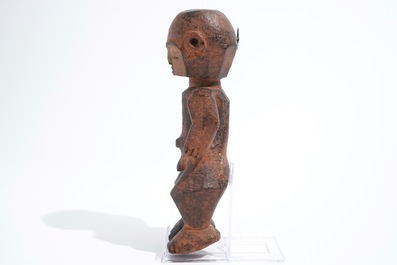 Een Afrikaans houten &quot;Ofika&quot; beeld, Lilwa, Mbole, Congo, 1e helft 20e eeuw