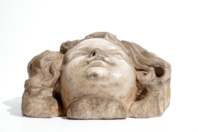 A Flemish carved marble cherub head, 16/17th C.
