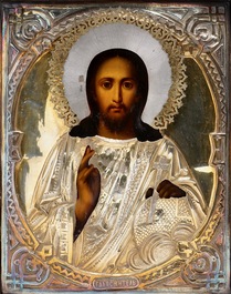Een Russisch ikoon van Christus Salvator Mundi in zilver en geel koper, gemerkt, ca. 1880