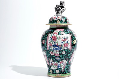 Un vase couvert dans le style famille rose, Samson, Paris, 19&egrave;me