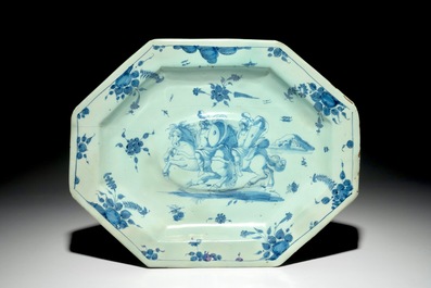 Une assiette polychrome armori&eacute;e et un plat octagonal en bleu et blanc, Savone, Italie, 18&egrave;me