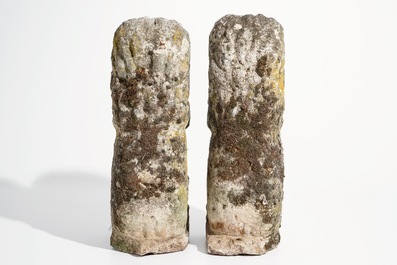 A pair of carved stone models of lions, 17/18th C.
