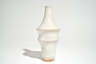 Un vase moderniste aux &eacute;maux blancs, Perignem, 2&egrave;me moiti&eacute; du 20&egrave;me