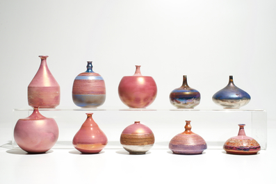 Dix petits vases modernistes aux &eacute;maux bleu&acirc;tres et roses, Perignem et Amphora, 2&egrave;me moiti&eacute; du 20&egrave;me