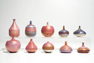 Dix petits vases modernistes aux &eacute;maux bleu&acirc;tres et roses, Perignem et Amphora, 2&egrave;me moiti&eacute; du 20&egrave;me