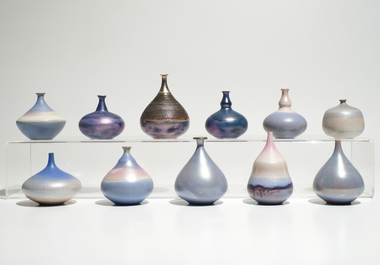 Onze petits vases modernistes aux &eacute;maux bleu&acirc;tres, Perignem et Amphora, 2&egrave;me moiti&eacute; du 20&egrave;me