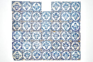 Un ensemble de 41 carreaux en fa&iuml;ence de Delft bleu et blanc aux d&eacute;cors de tulipes, 17&egrave;me