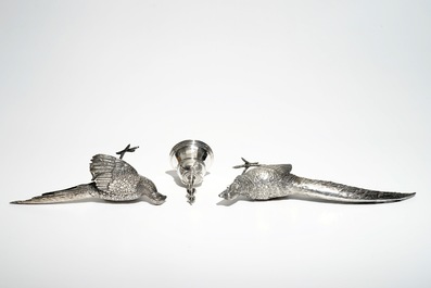 Deux faisans en argent, une cloche de table et une paire de cassolettes en marbre, 19/20&egrave;me