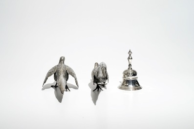 Deux faisans en argent, une cloche de table et une paire de cassolettes en marbre, 19/20&egrave;me