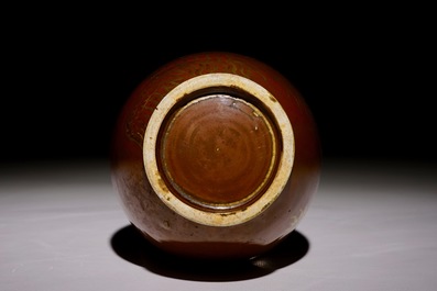 A Chinese monochrome persimmon-glazed kundika with applied gilt decoration, 18/19th C.