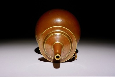 A Chinese monochrome persimmon-glazed kundika with applied gilt decoration, 18/19th C.