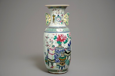 A large Chinese famille rose vase with peacocks and antiquities, 19th C.
