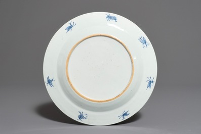 Een Chinees Imari-stijl bord naar Cornelis Pronk, &quot;De parasoldames&quot;, Qianlong, ca. 1736-1738