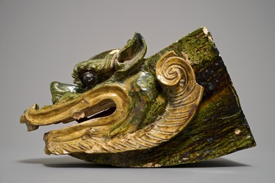 A Chinese roof tile shaped as a dragon's head, 19th C.