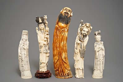 Vijf diverse Chinese ivoren figuren, 19/20e eeuw