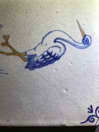 Quatre carreaux aux oiseaux en fa&iuml;ence polychrome de Delft, 17&egrave;me