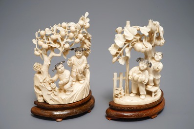 Deux groupes d'enfants r&eacute;coltants en ivoire sculpt&eacute;, Chine, 1&egrave;re moiti&eacute; du 20&egrave;me