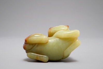 A Chinese Ming-style mottled jade carving of a tiger, 19/20th C.