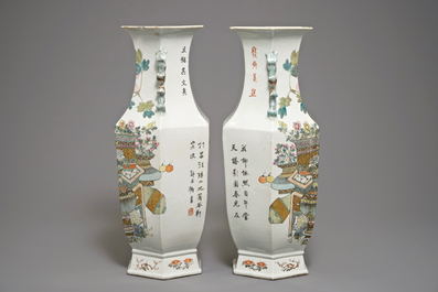 Une paire de vases hexagonaux en porcelaine de Chine qianjiang cai, sign&eacute;e Xu Pinheng 19/20&egrave;me