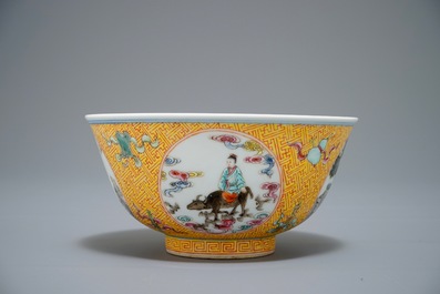 A Chinese famille rose bowl with figural medallions, Qianlong mark, 20th C.