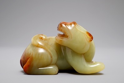 A Chinese Ming-style mottled jade carving of a tiger, 19/20th C.