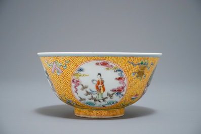 A Chinese famille rose bowl with figural medallions, Qianlong mark, 20th C.