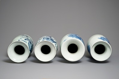 Quatre vases en porcelaine de Chine bleu et blanc sur fond c&eacute;ladon, 19&egrave;me