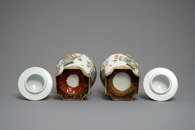 Une paire de vases couverts en porcelaine de style famille verte, Samson, Paris, 19&egrave;me