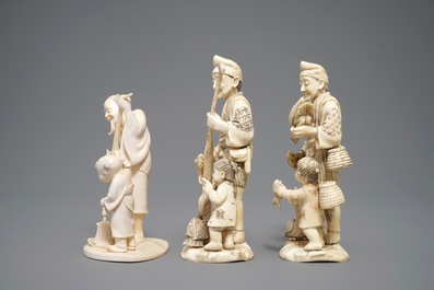 Trois okimonos en ivoire sculpt&eacute;, Japon, Meiji, 19&egrave;me