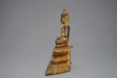 Un grand Bouddha sur tr&ocirc;ne en bronze dor&eacute;, Tha&iuml;lande, Rattanakosin, 19&egrave;me
