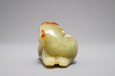 A Chinese Ming-style mottled jade carving of a tiger, 19/20th C.