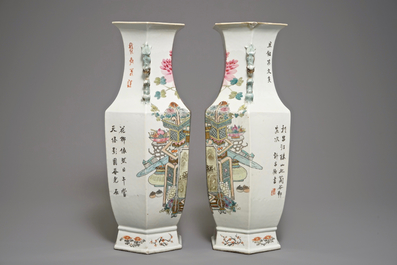 Une paire de vases hexagonaux en porcelaine de Chine qianjiang cai, sign&eacute;e Xu Pinheng 19/20&egrave;me