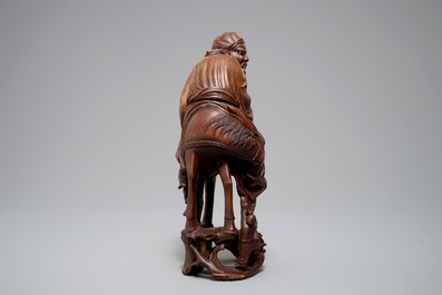 Une figure d'un sage sur cheval en bambou sculpt&eacute;, Chine, Qing