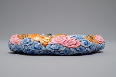 A Chinese famille rose brush washer with moulded design of bats, 20th C.
