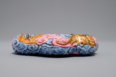 A Chinese famille rose brush washer with moulded design of bats, 20th C.
