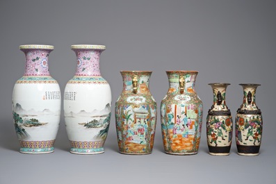 Trois paires de vases en porcelaine de Chine famille rose et verte, 19/20&egrave;me