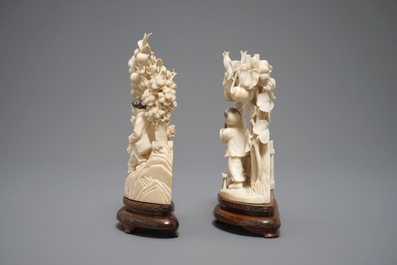 Deux groupes d'enfants r&eacute;coltants en ivoire sculpt&eacute;, Chine, 1&egrave;re moiti&eacute; du 20&egrave;me