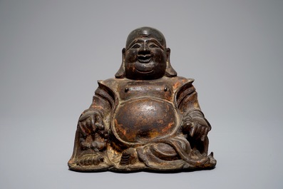 Un Bouddha en bronze laqu&eacute; et dor&eacute;, Chine, Ming