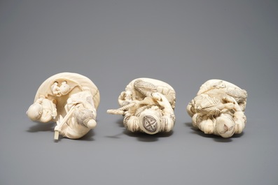 Drie Japanse ivoren okimono, Meiji, 19e eeuw