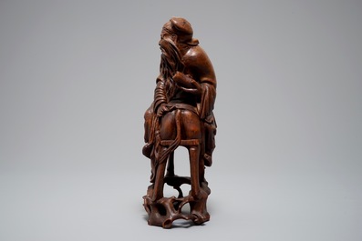 Une figure d'un sage sur cheval en bambou sculpt&eacute;, Chine, Qing