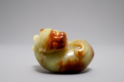 A Chinese Ming-style mottled jade carving of a tiger, 19/20th C.