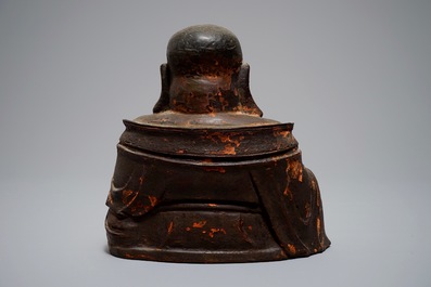 Un Bouddha en bronze laqu&eacute; et dor&eacute;, Chine, Ming