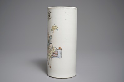 A Chinese qianjiang cai hat stand, 19/20th C.