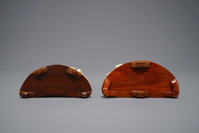 Deux groupes d'enfants r&eacute;coltants en ivoire sculpt&eacute;, Chine, 1&egrave;re moiti&eacute; du 20&egrave;me