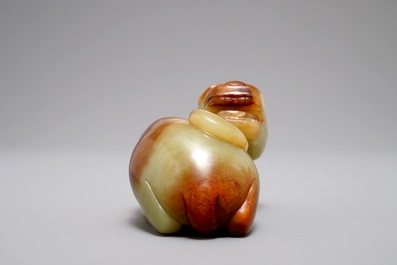 A Chinese Ming-style mottled jade carving of a tiger, 19/20th C.